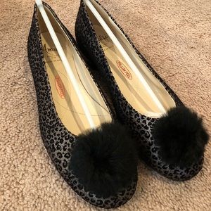 Amalfi Rangoni Metallic Black Leopard Flats w/ pom